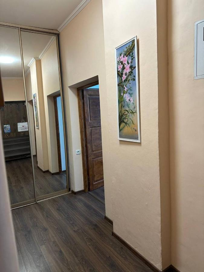 Затишна Двокімнатна Квартира В Самому Серці Ужгорода Uzhhorod Bagian luar foto