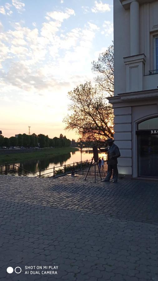 Затишна Двокімнатна Квартира В Самому Серці Ужгорода Uzhhorod Bagian luar foto